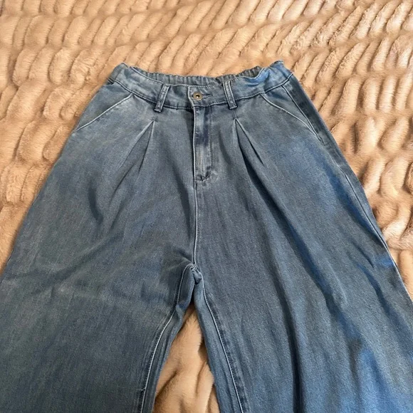 Women's Blue Wide-Leg Jeans - Picture 3 of 8